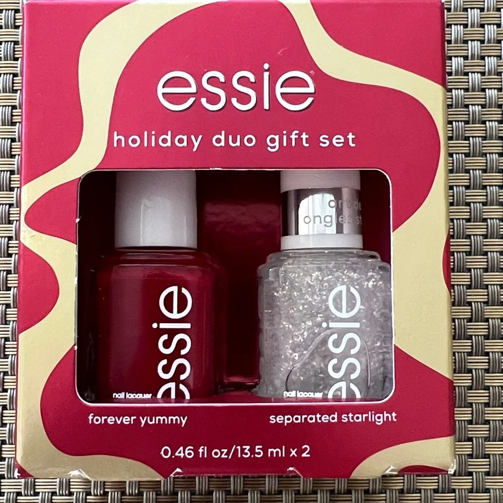 Essie Holiday Nail Polish Sets: Cranberry Spritz & Champagne Fizz - Picture 2 of 7